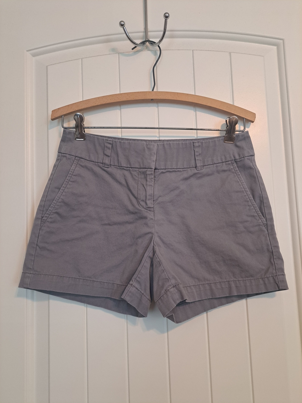 LOFT 100% Cotton Gray Chino Mid-Rise Shorts 4" Inseam Size 00